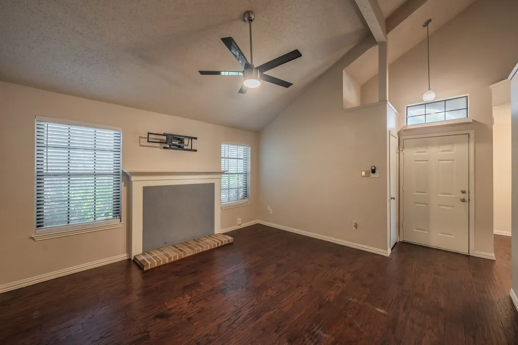 6402 Valleybrooke Court Arlington TX 76001
