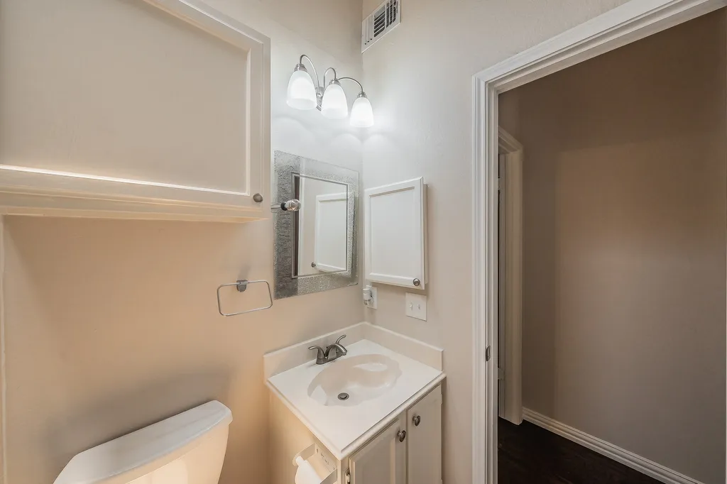 6402 Valleybrooke Court Arlington TX 76001