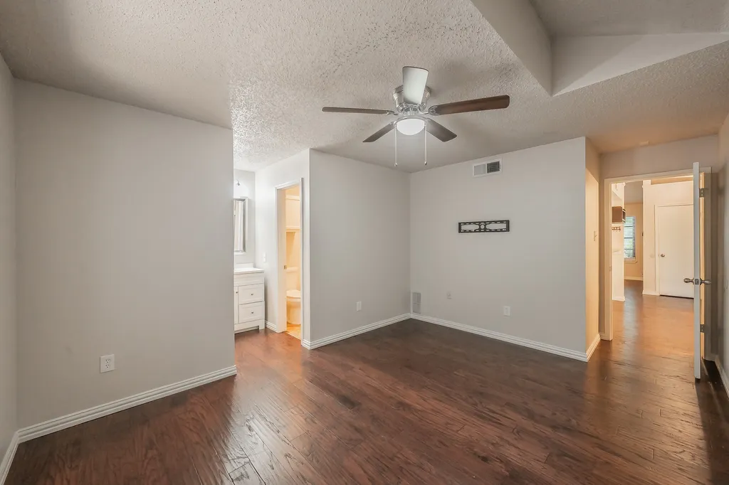 6402 Valleybrooke Court Arlington TX 76001