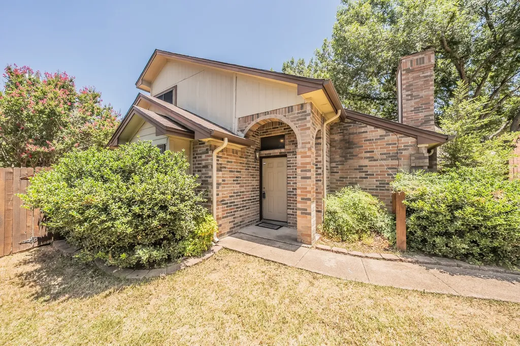 6402 Valleybrooke Court Arlington TX 76001
