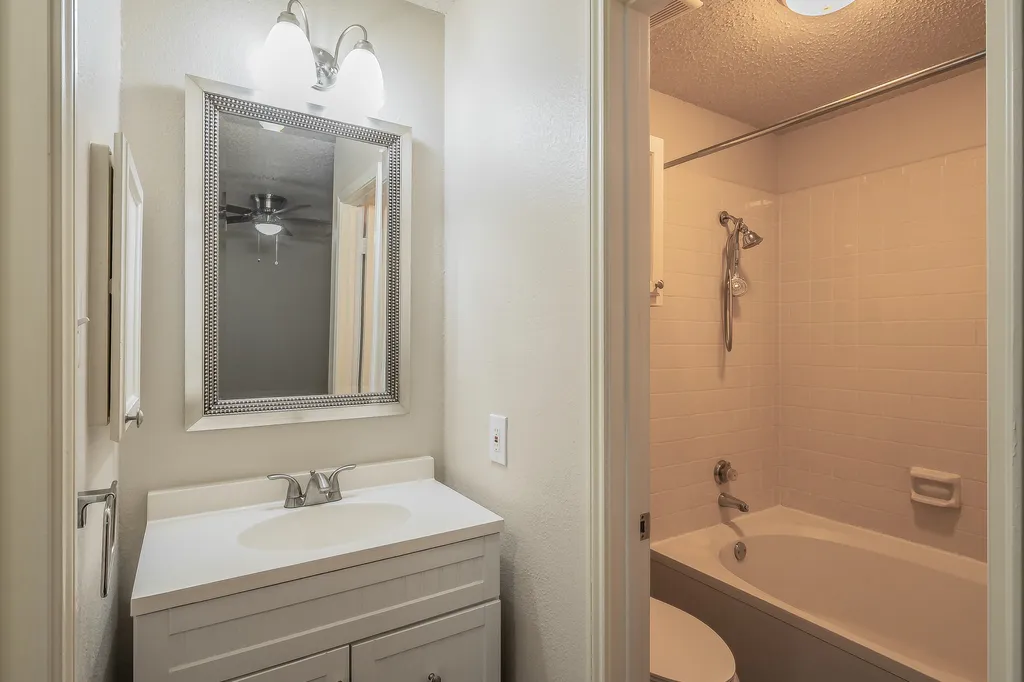 6402 Valleybrooke Court Arlington TX 76001