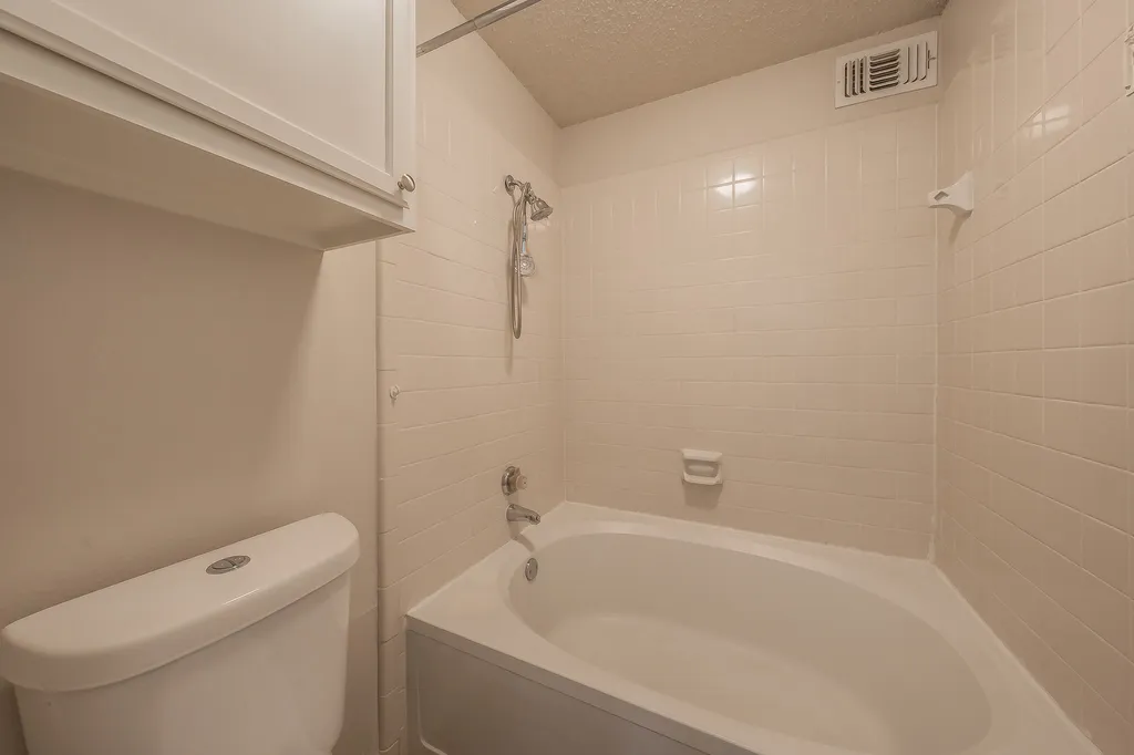 6402 Valleybrooke Court Arlington TX 76001