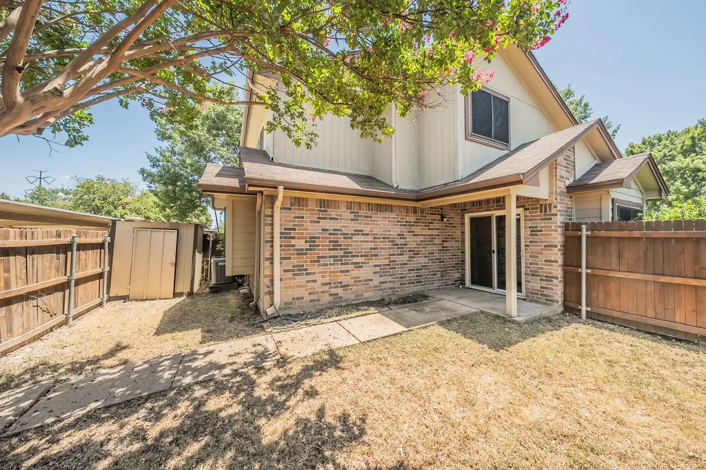 6402 Valleybrooke Court Arlington TX 76001