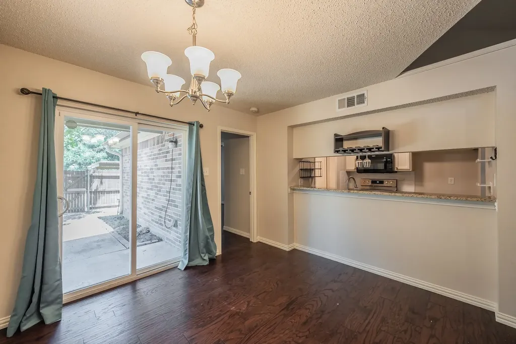 6402 Valleybrooke Court Arlington TX 76001