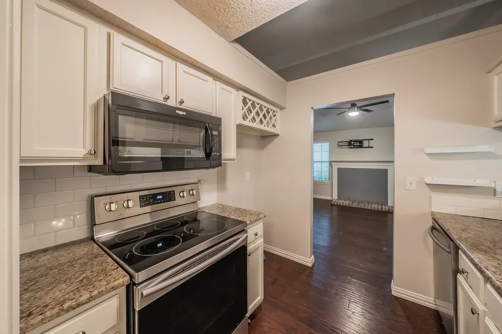 6402 Valleybrooke Court Arlington TX 76001