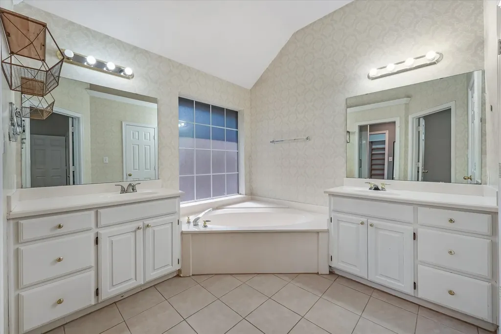 2305 Whispering Oaks Denton TX 76209