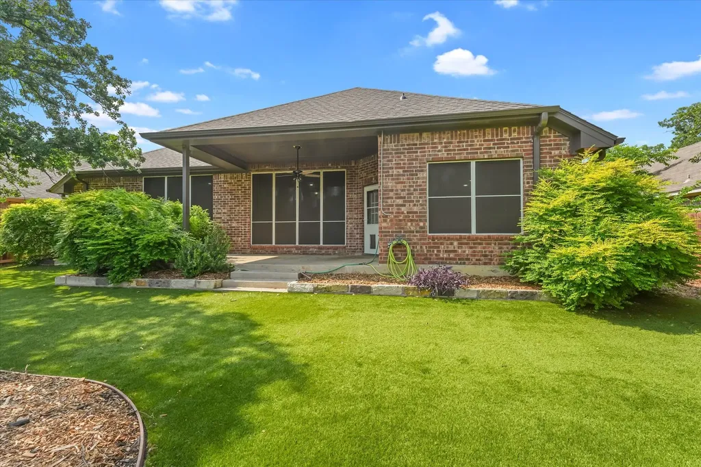 2305 Whispering Oaks Denton TX 76209