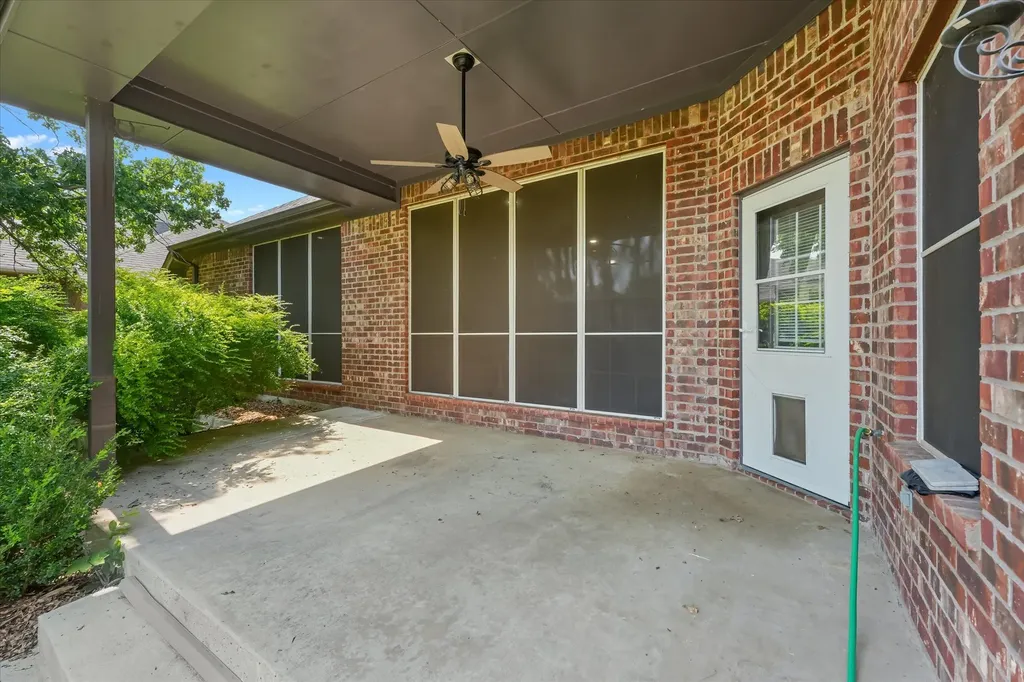 2305 Whispering Oaks Denton TX 76209