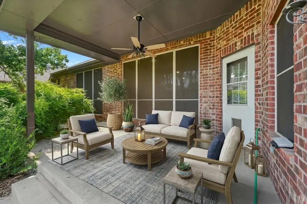 2305 Whispering Oaks Denton TX 76209