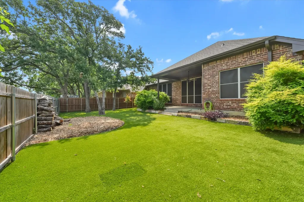 2305 Whispering Oaks Denton TX 76209