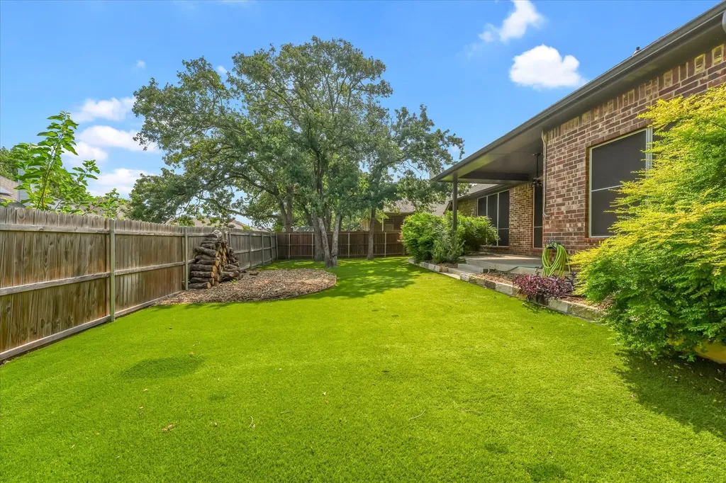 2305 Whispering Oaks Denton TX 76209