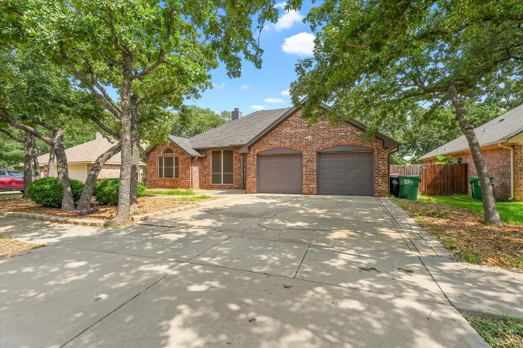 2305 Whispering Oaks Denton TX 76209