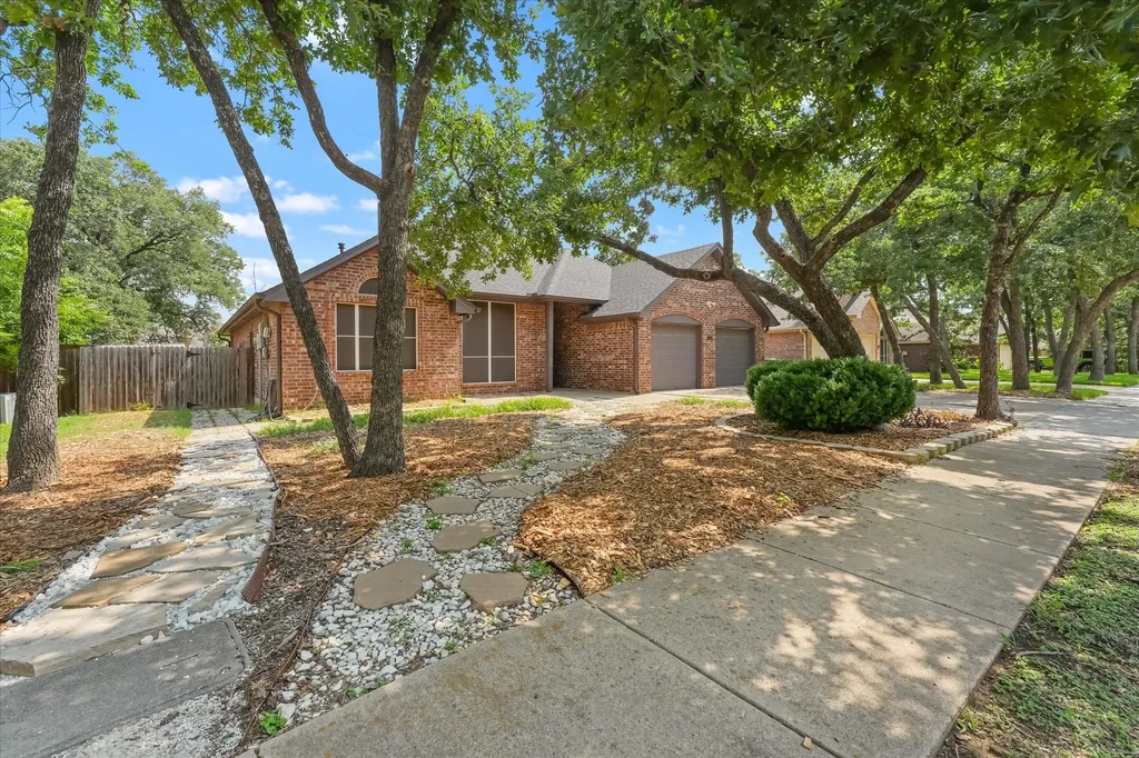 2305 Whispering Oaks Denton TX 76209