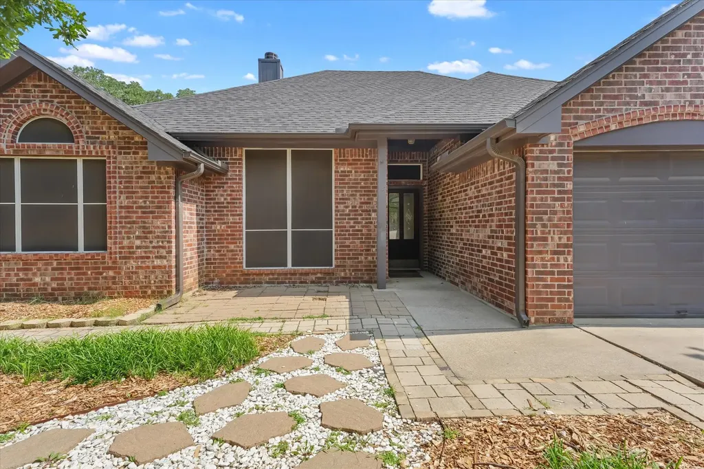 2305 Whispering Oaks Denton TX 76209