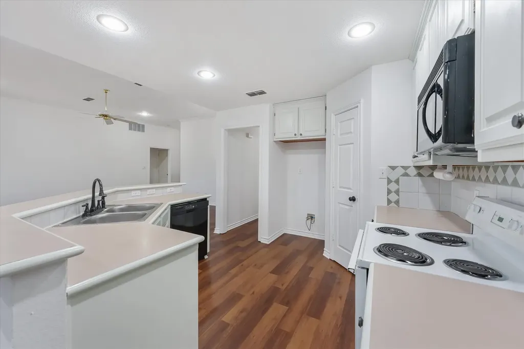 2305 Whispering Oaks Denton TX 76209