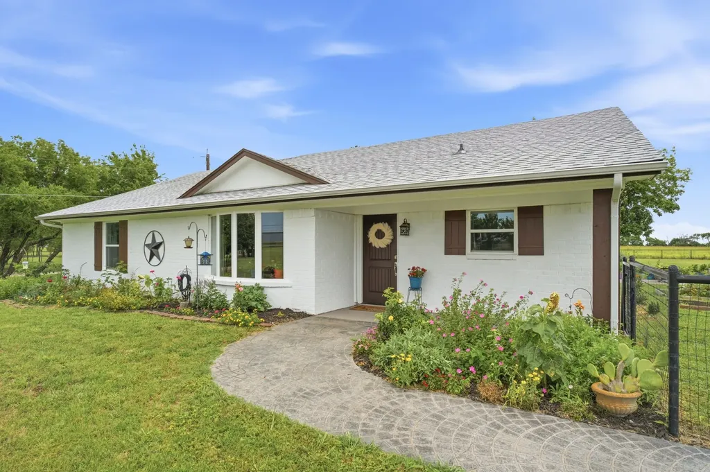 698 Hackberry Road Van Alstyne TX 75495