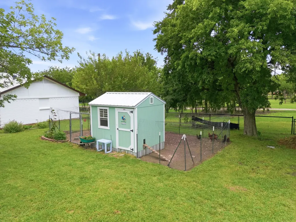 698 Hackberry Road Van Alstyne TX 75495