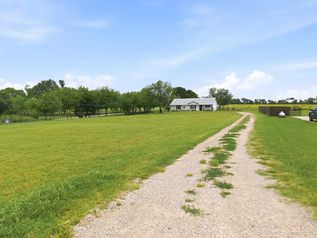 698 Hackberry Road Van Alstyne TX 75495