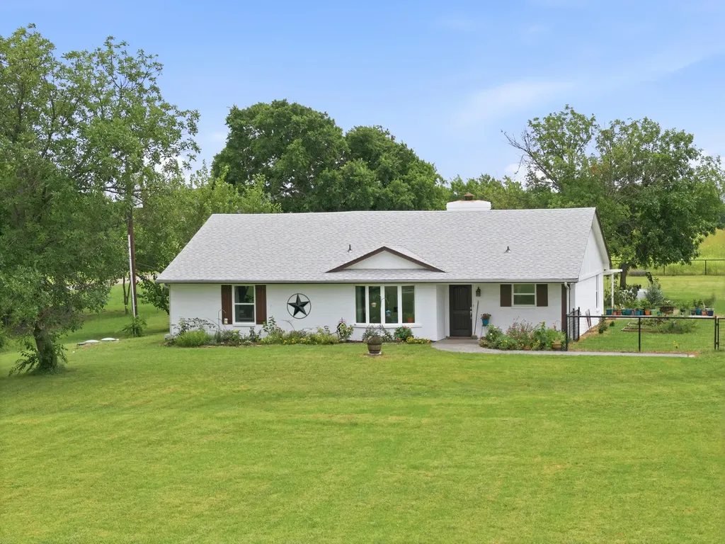 698 Hackberry Road Van Alstyne TX 75495
