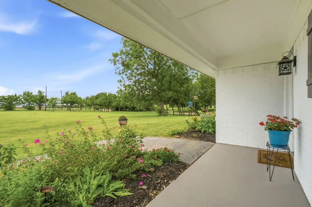 698 Hackberry Road Van Alstyne TX 75495