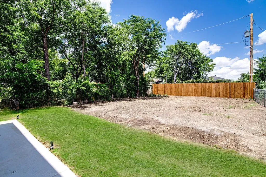320 W Gambrell Street Fort Worth TX 76115