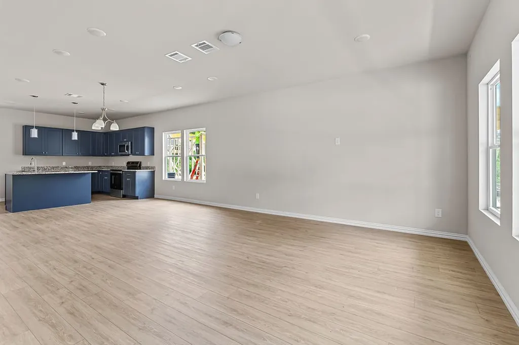 320 W Gambrell Street Fort Worth TX 76115