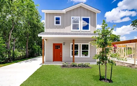 320 W Gambrell Street Fort Worth TX 76115