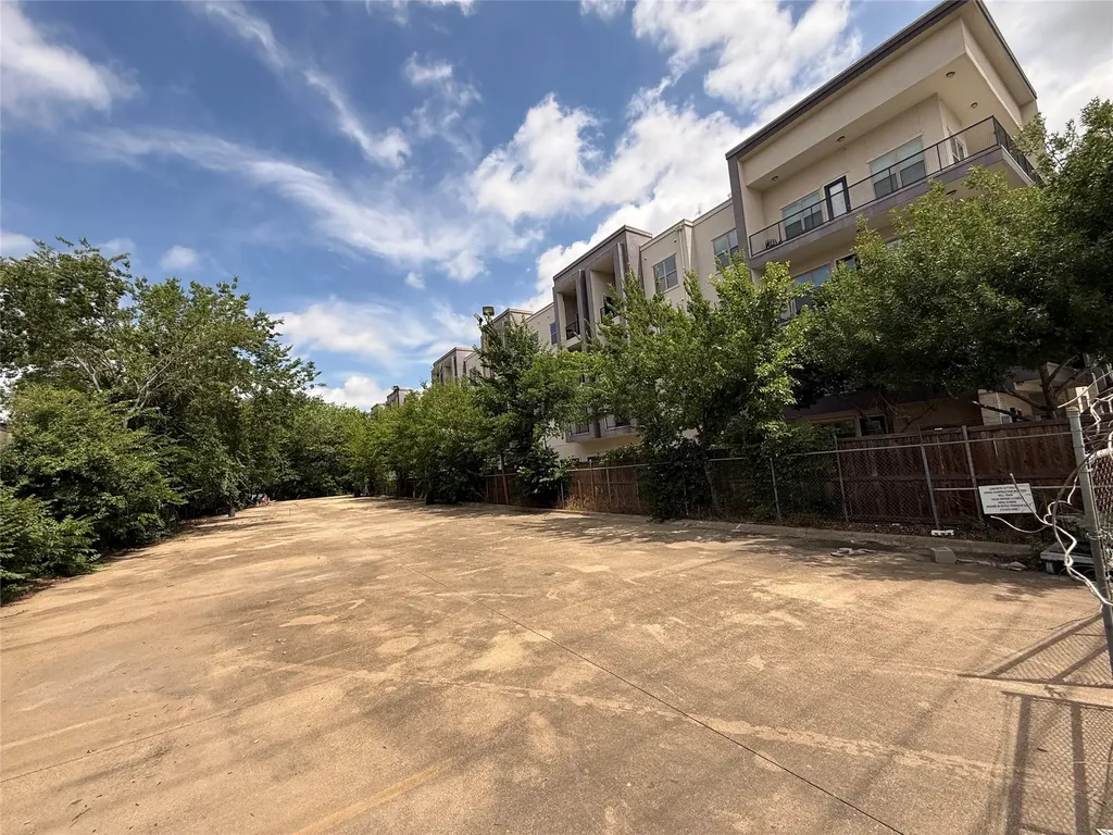 2411 Butler Street Dallas TX 75235