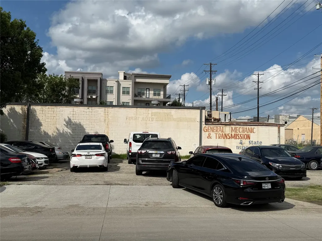 2411 Butler Street Dallas TX 75235