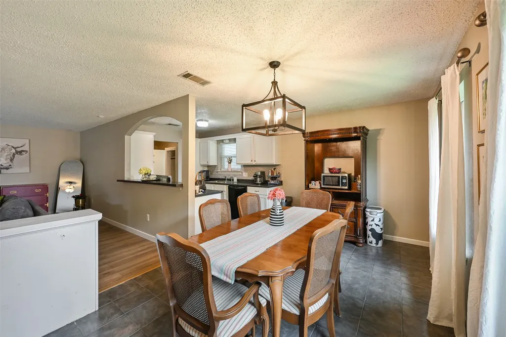 4421 Tiptop Street Haltom City TX 76117