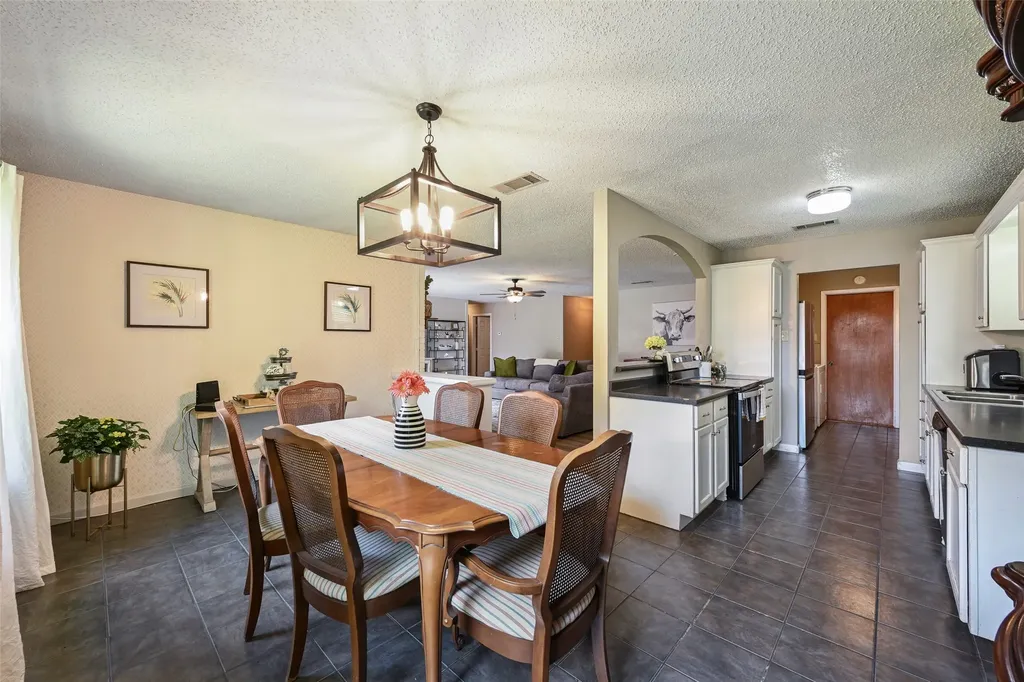 4421 Tiptop Street Haltom City TX 76117