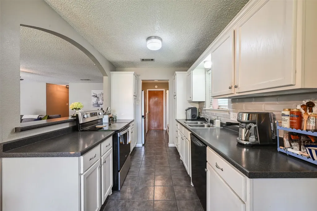 4421 Tiptop Street Haltom City TX 76117