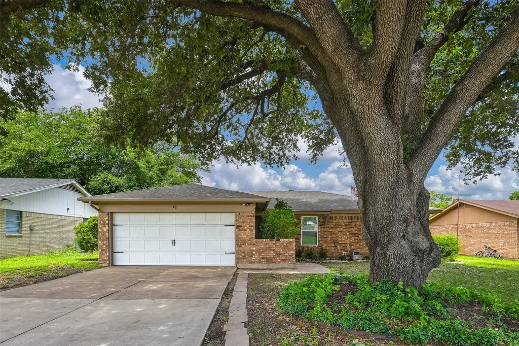 4421 Tiptop Street Haltom City TX 76117