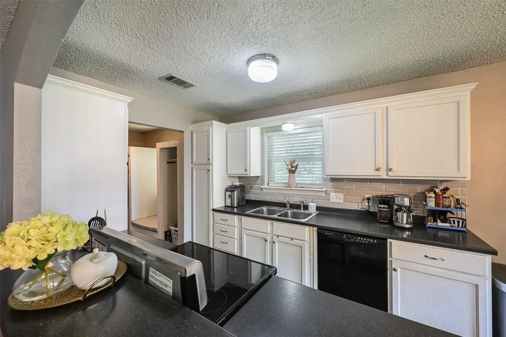 4421 Tiptop Street Haltom City TX 76117