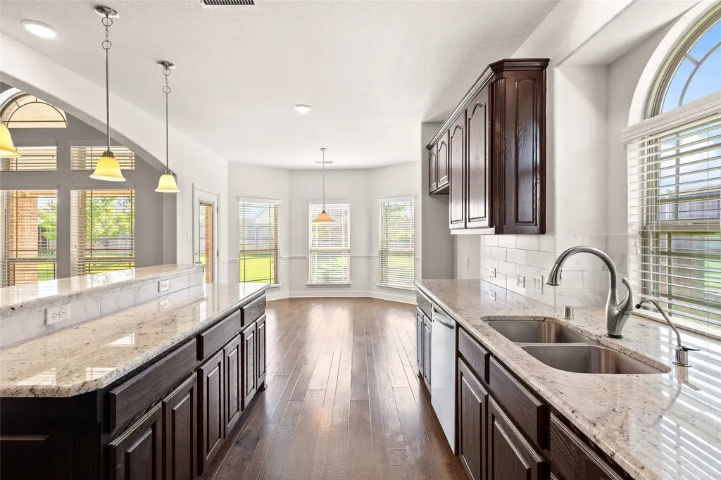 604 Cody Lane Mansfield TX 76063