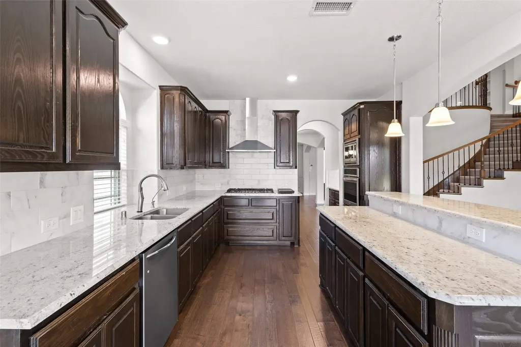 604 Cody Lane Mansfield TX 76063