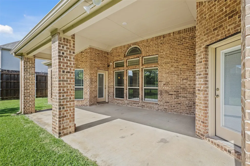 604 Cody Lane Mansfield TX 76063