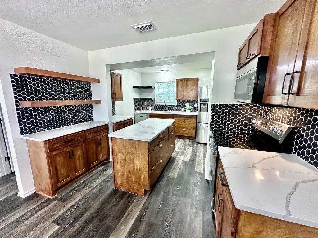 4617 Waterway Drive N Fort Worth TX 76137