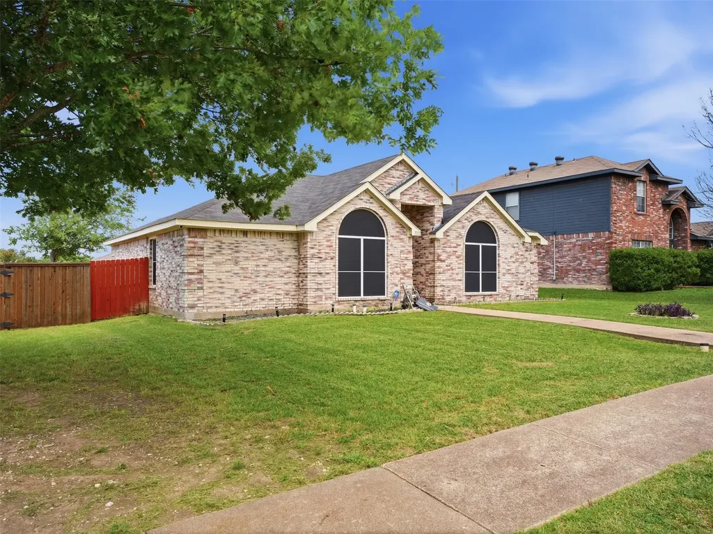 1531 Rebecca Lane Lancaster TX 75134