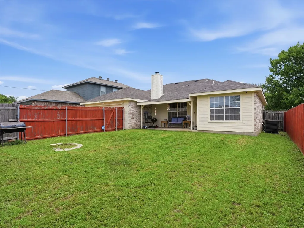 1531 Rebecca Lane Lancaster TX 75134