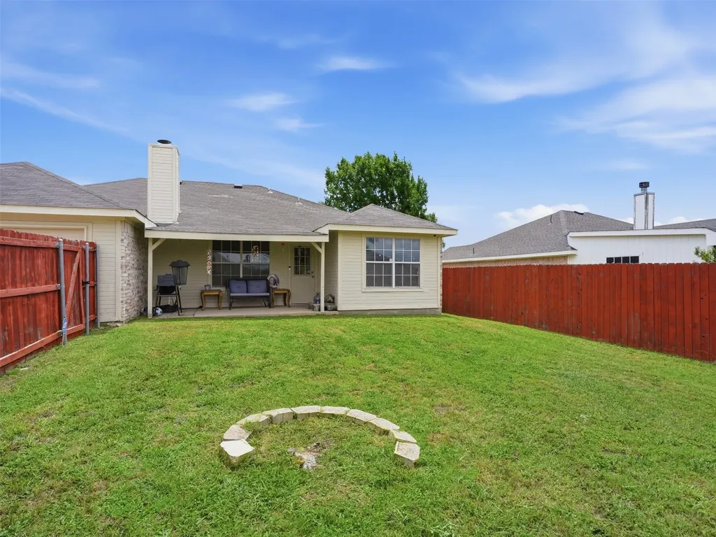 1531 Rebecca Lane Lancaster TX 75134
