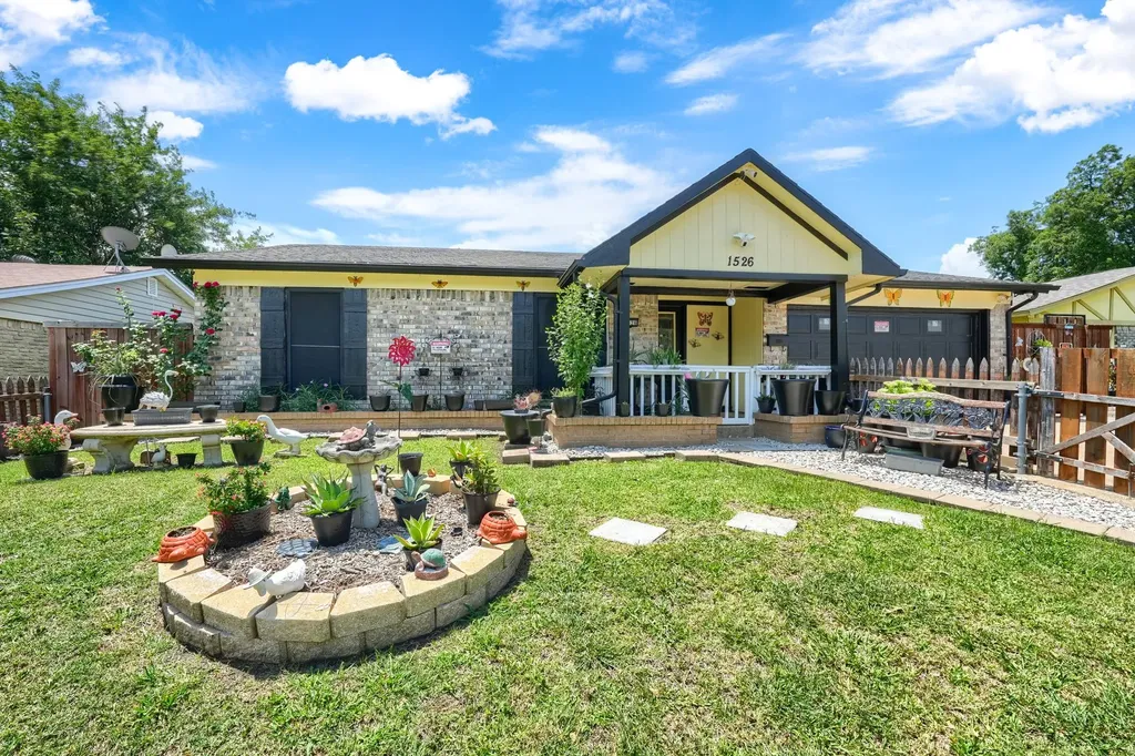 1526 Bitter Creek Drive Garland TX 75040