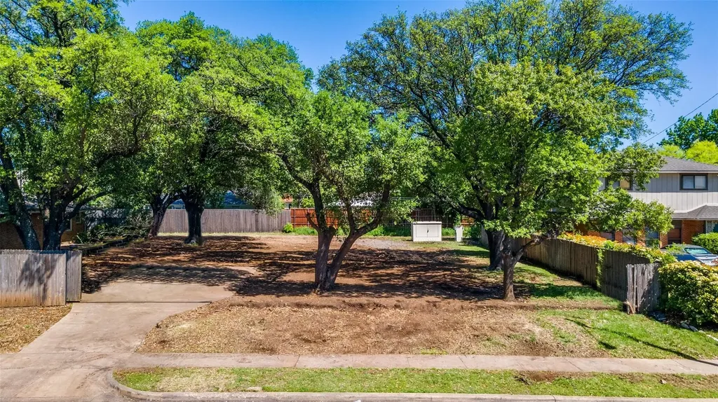 9972 Elmada Lane Dallas TX 75229
