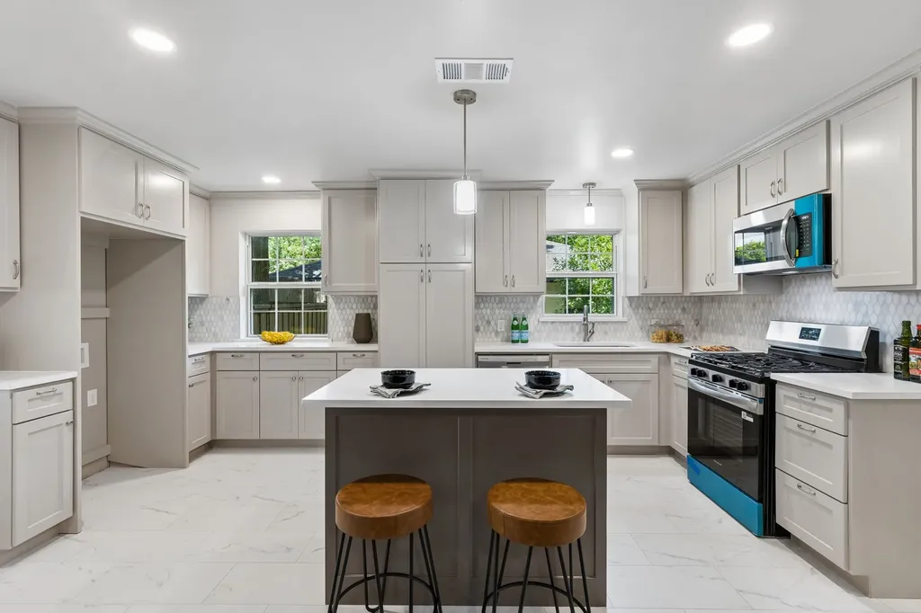 1812 Swan Drive Dallas TX 75228