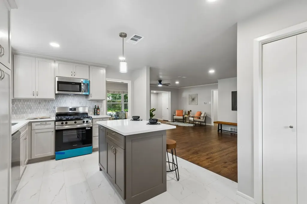 1812 Swan Drive Dallas TX 75228
