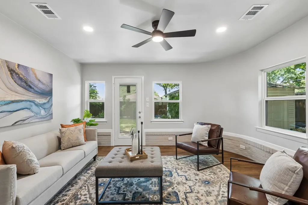 1812 Swan Drive Dallas TX 75228