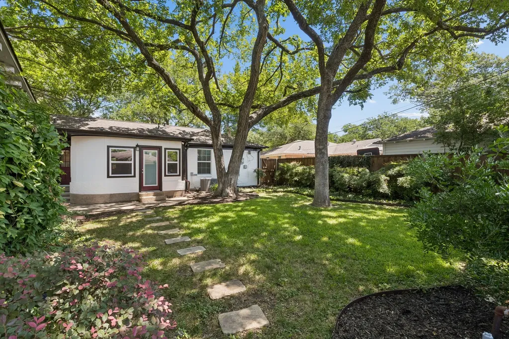 1812 Swan Drive Dallas TX 75228