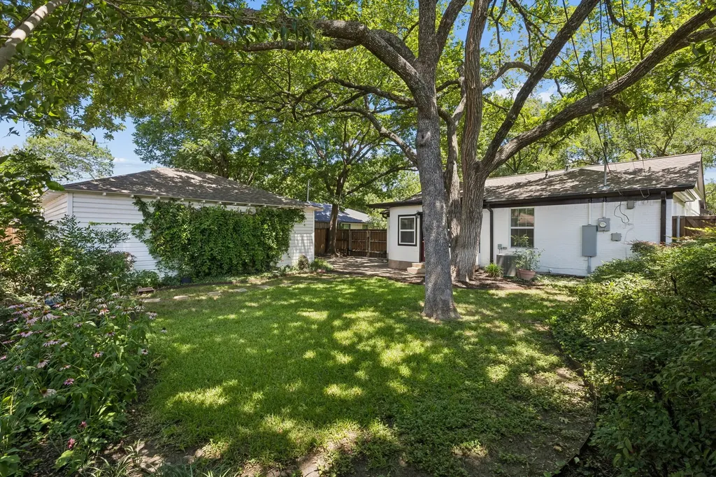1812 Swan Drive Dallas TX 75228