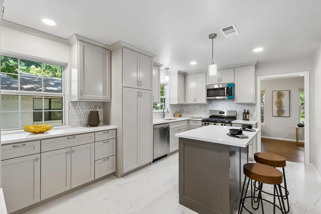 1812 Swan Drive Dallas TX 75228