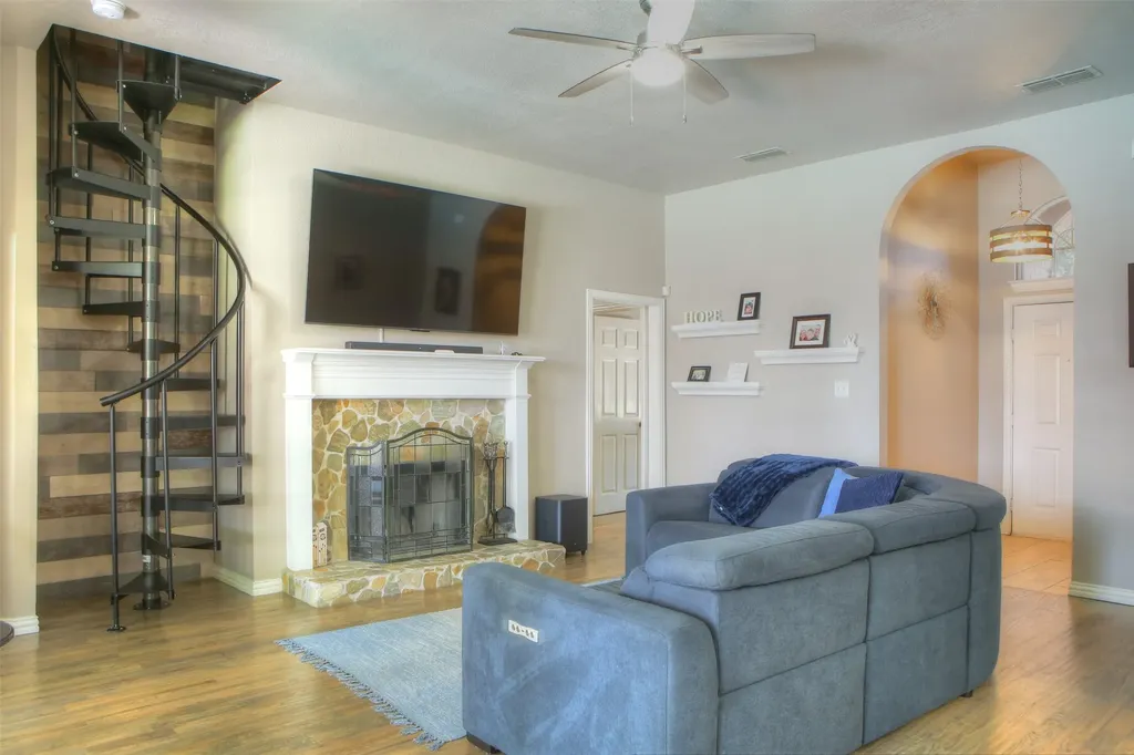 652 Chestnut Lane Saginaw TX 76179